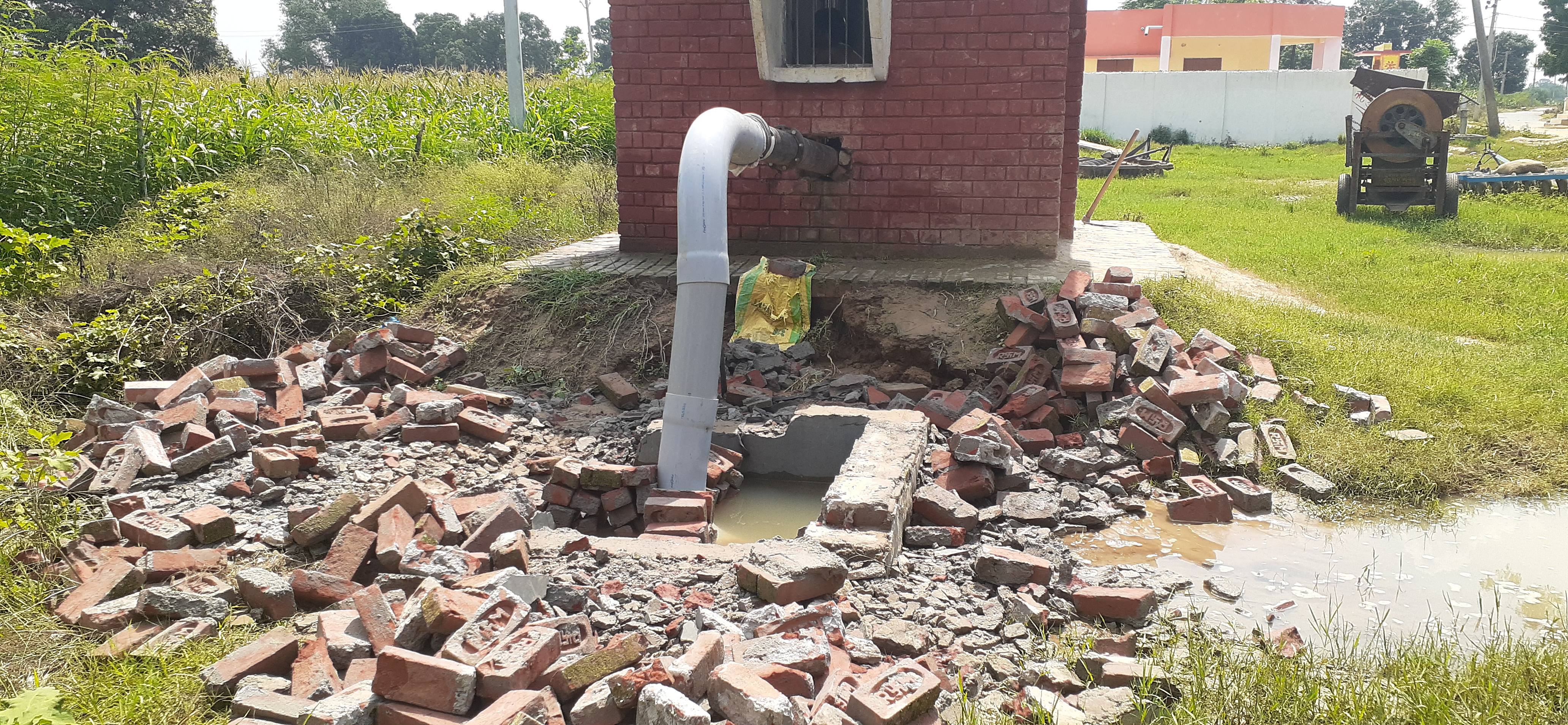 फर्रुखाबाद:बढ़पुर ब्लॉक की जैतपुर ग्राम पंचायत में लगाया गया नया नलकूप की हौद चढ़ी भ्रस्टाचार की भेंट