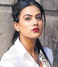 जानें निया शर्मा के जन्मदिन पर उनके बारे में खास बातें, स्ट्रीट फूड से रहती हैं दूर