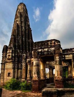 हिंदू मंदिर ने पाकिस्तान में बाढ़ प्रभावितों के लिए खोले दरवाजे, मुस्लिम परिवारों के लिए बना पनाहगाह