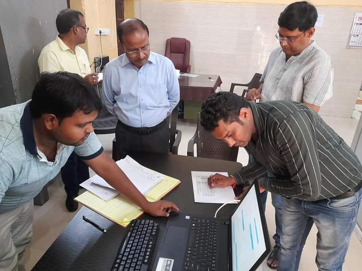 फर्रुखाबाद: जिलाधिकारी ने किया कमालगंज ब्लॉक का औचक निरीक्षण