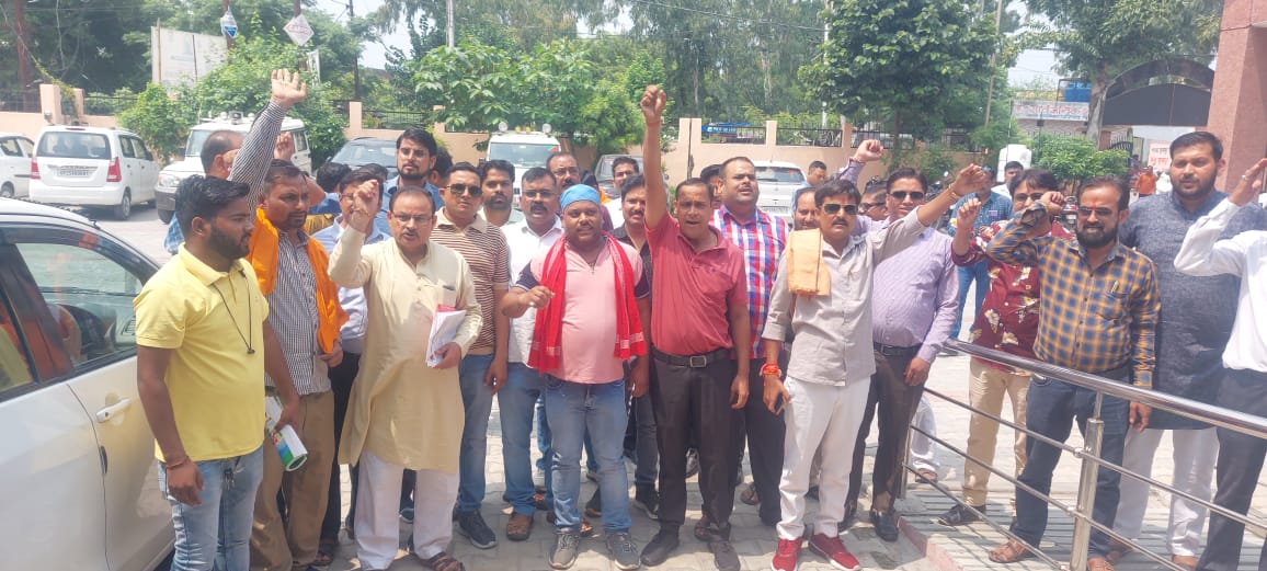 पीलीभीत : अखिल भारतीय ब्राह्मण महासभा के लोगो ने परशुराम चौक की मांग की