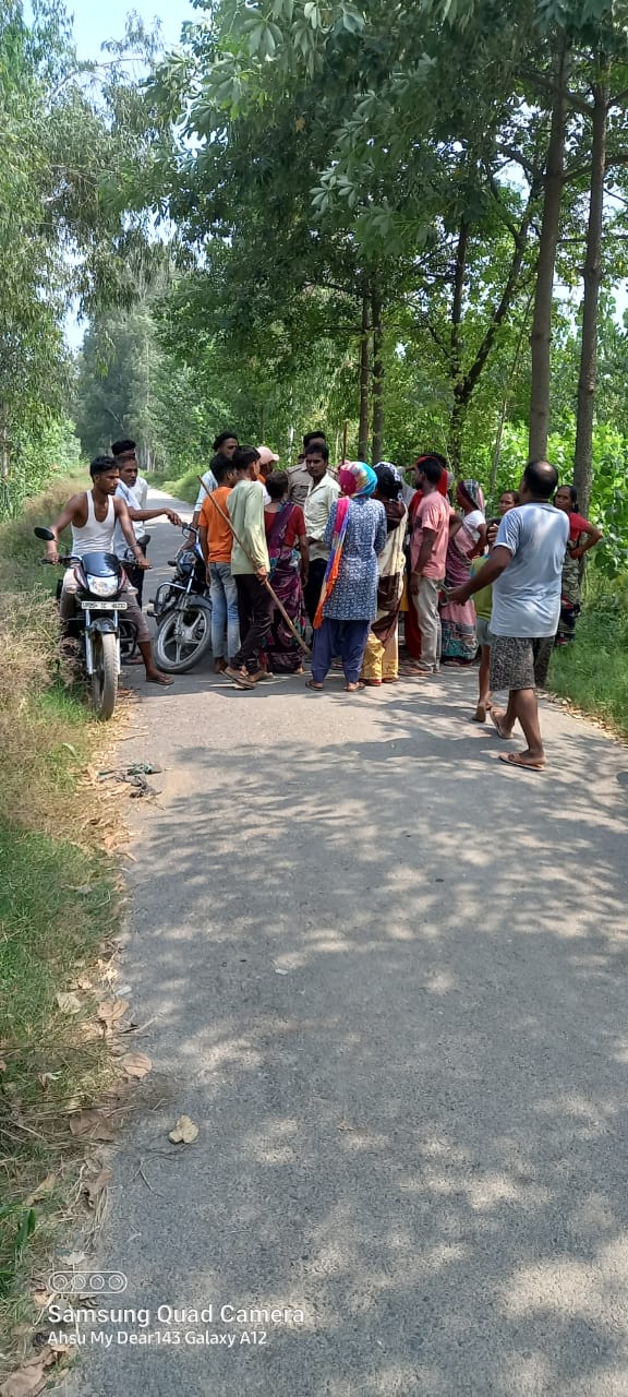 बरेली -प्रेम सम्बन्ध को लेकर मुँह में कपड़ा ठूंसकर नव युवक की हत्या कर शव पेंड़ पर लटकाया। सनसनीखेज बारदात से गांव में मचा हड़कंप।