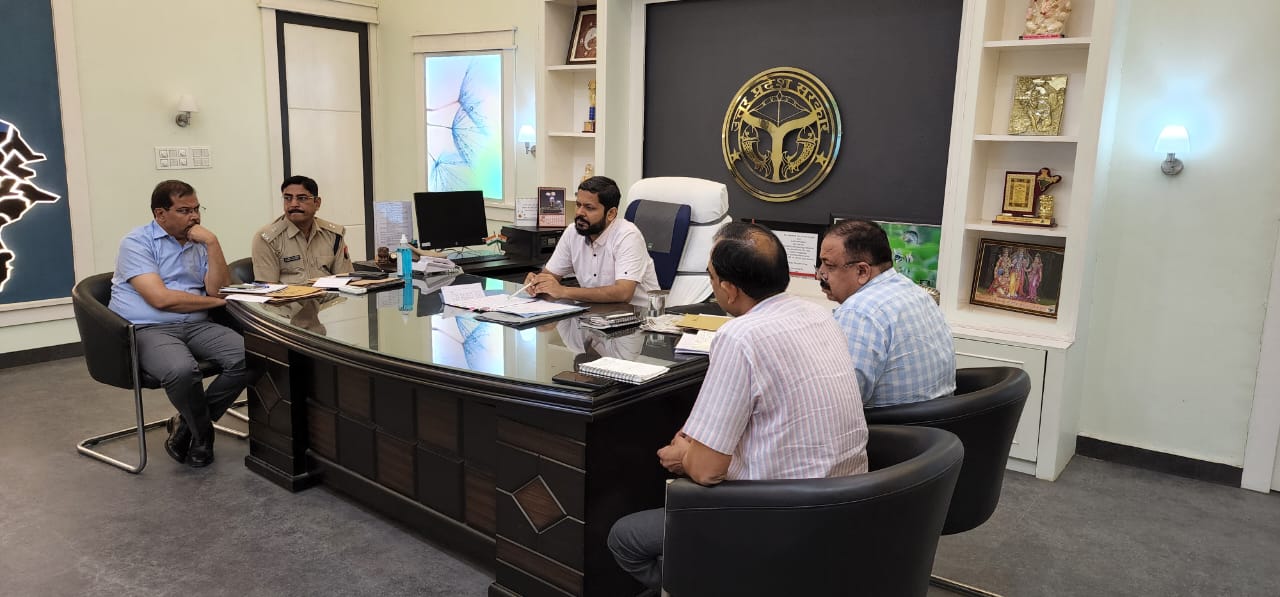 पीलीभीत :जिलाधिकारी की अध्यक्षता में अनुसूचित जाति/जनजाति उत्पीडन रोकथाम से सम्बन्धित जनपद स्तरीय मानीटरिंग कमेटी की बैठक सम्पन्न।