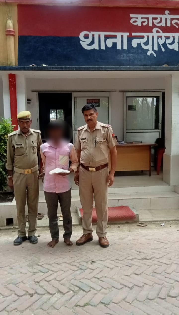 पीलीभीत : न्यूरिया पुलिस ने चैकिंग के दौरान अवैध असलाह और मांस के साथ किया एक व्यक्ति गिरफ्तार ।
