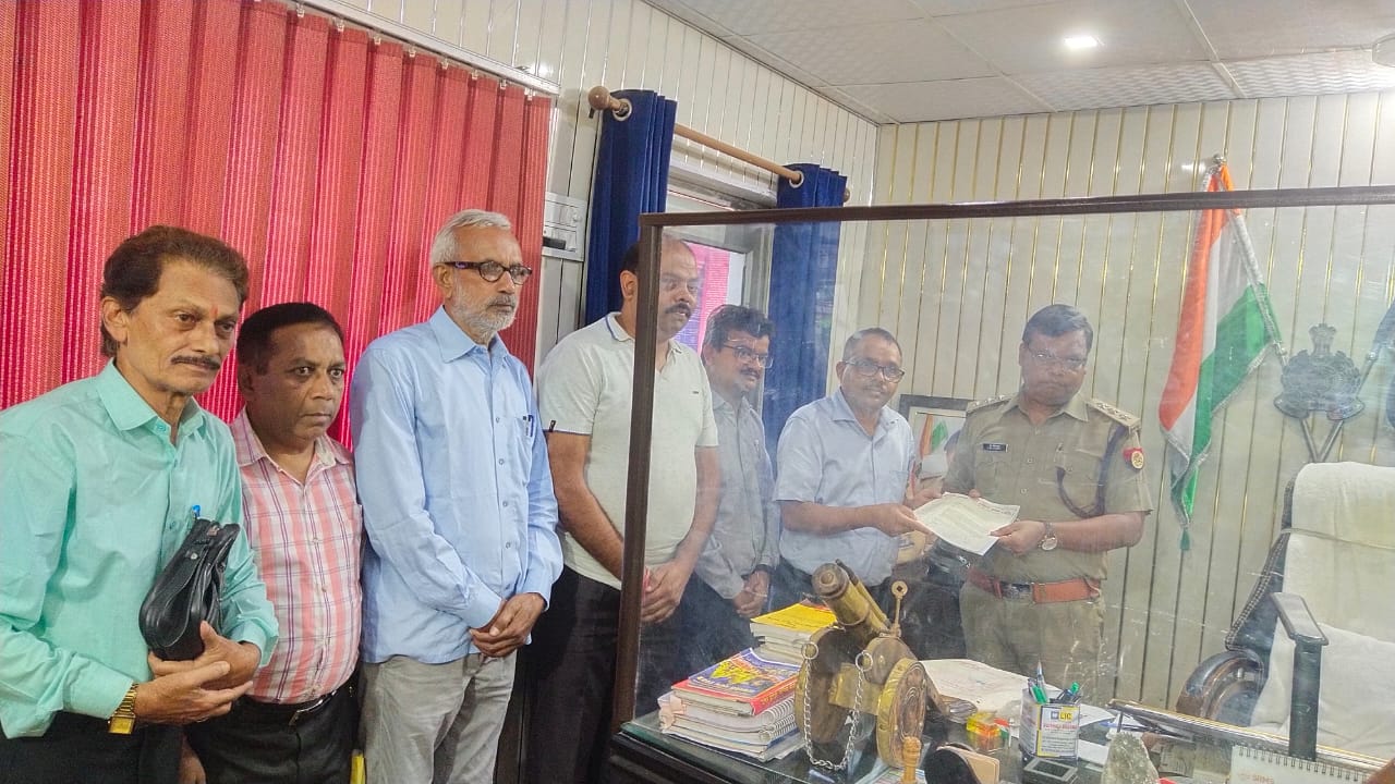 बरेली - अग्निशमन विभाग मान्यता प्राप्त स्कूल कालेजों को सीज नहीं करेगा और न ही सड़क की चौड़ाई बाध्यता होगी।