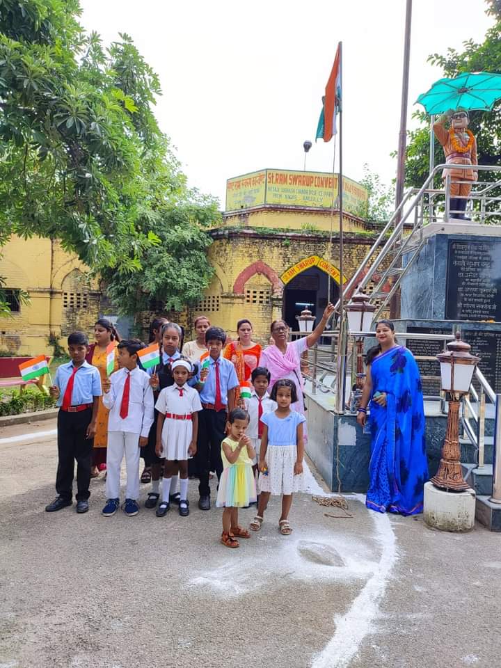 आँवला/बरेली - 10 अक्टूबर तक स्कूल भवन की मरम्मत शुरू नहीं की तो नगर निगम पर धरना दिया जायेगा - बेसिक शिक्षा समिति।