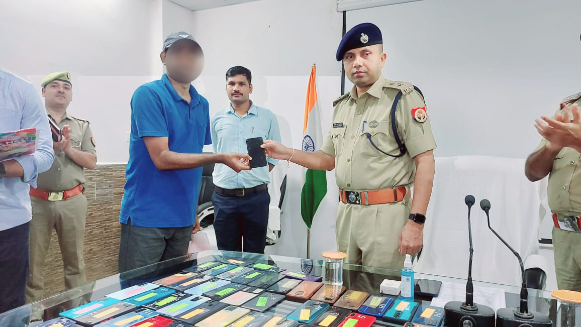 प्रयागराज :सर्बिलांस टीम द्वारा लगभग 20 लाख 34 हजार रु0 कीमत के खोए हुये मो0 बरामद