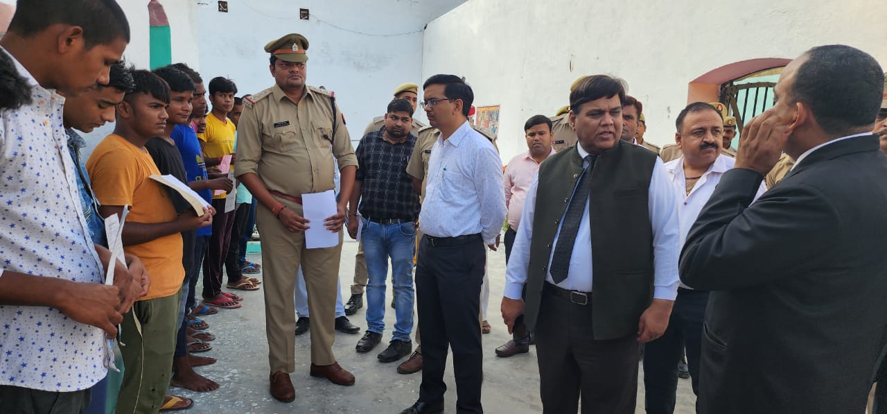 पीलीभीत: जनपद न्यायाधीश एवं जिलाधिकारी द्वारा संयुक्त रूप से जिला कारागार का किया गया औचक निरीक्षण।