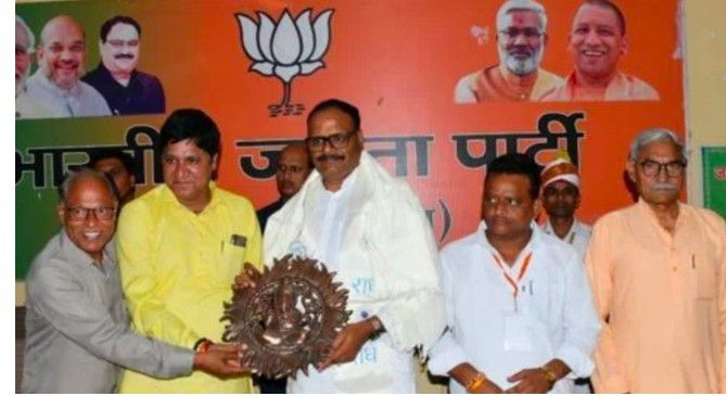 बरेली : पहुंचे डिप्टी सीएम ब्रजेश पाठक,बीजेपी कार्यालय पर भाजपा विधायकों/नेताओं ने किया स्वागत गुरुवार को विकास कार्यों की होगी समीक्षा ।