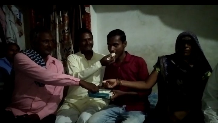 बरेली :आँवला के सब्जी बिक्रेता के बेटे ने नीट की परीक्षा उत्तीर्ण कर दिया क्षेत्र का नाम रोशन