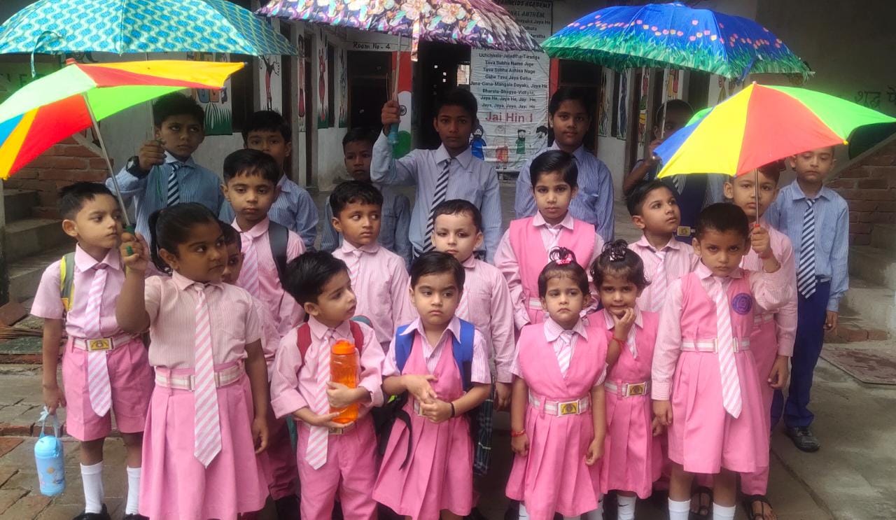 मैनपुरी:रिमझिम बारिश और फुहार से मौसम हुआ सुहावना