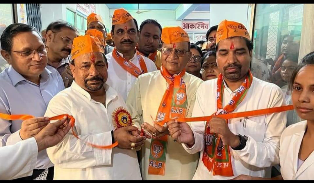 फर्रुखाबाद: राम मनोहर लोहिया हॉस्पिटल में रक्तदान शिविर लगाकर मनाया गया प्रधानमंत्री  नरेंद्र मोदी का जन्मदिन