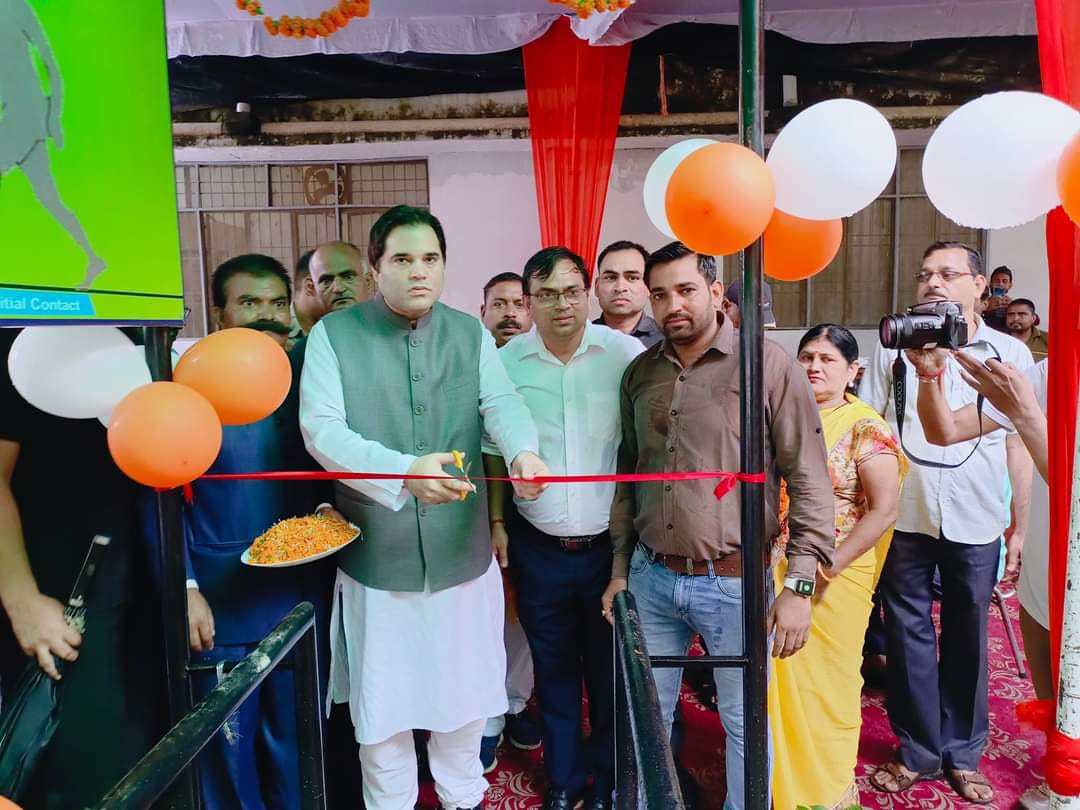 पीलीभीत :एक दिवसीय दौरे पर आए सांसद वरुण गांधी ने सड़कों का किया शिलान्यास व लोकार्पण