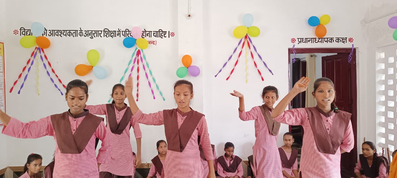 पीलीभीत:परिषदीय स्कूलों में मीना के जन्मोत्सव के कार्यक्रम आयोजित हुए। बच्चों ने कई सांस्कृतिक कार्यक्रम किए।