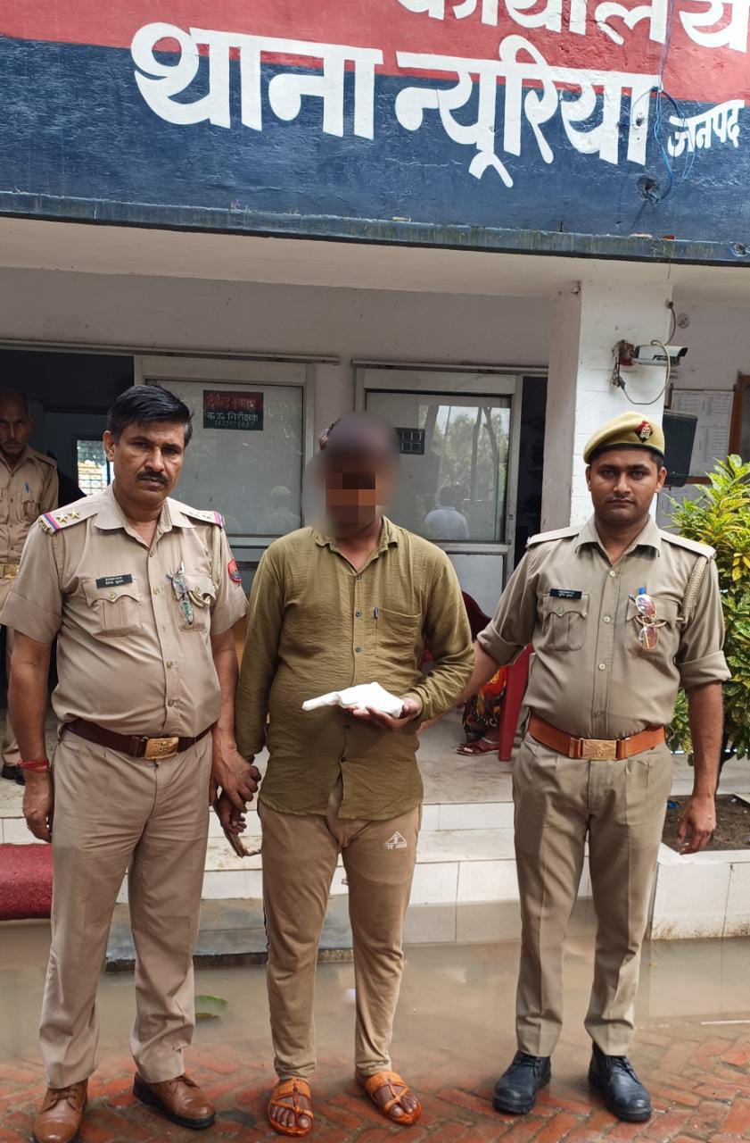 पीलीभीत : थाना न्यूरिया पुलिस द्वारा गैंगस्टर एक्ट में वांछित/पुरस्कार घोषित अभियुक्त को एक अवैध तमंचा मय जिन्दा कारतूस सहित गिरफ्तार किया गया