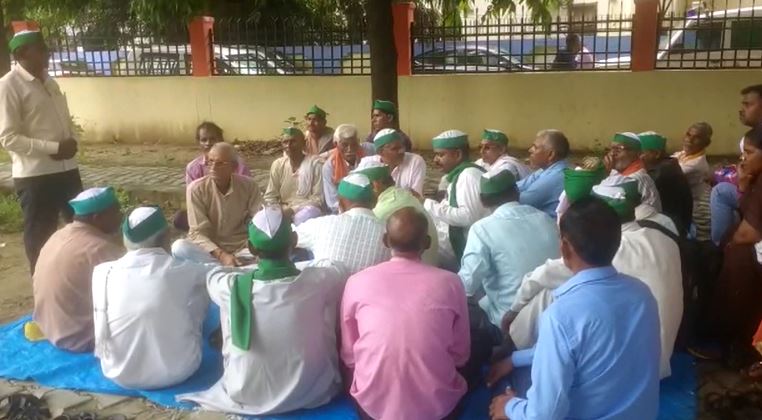 मैनपुरी :किसानों की शिकायत को लेकर जिला स्तरीय बैठक का आयोजन