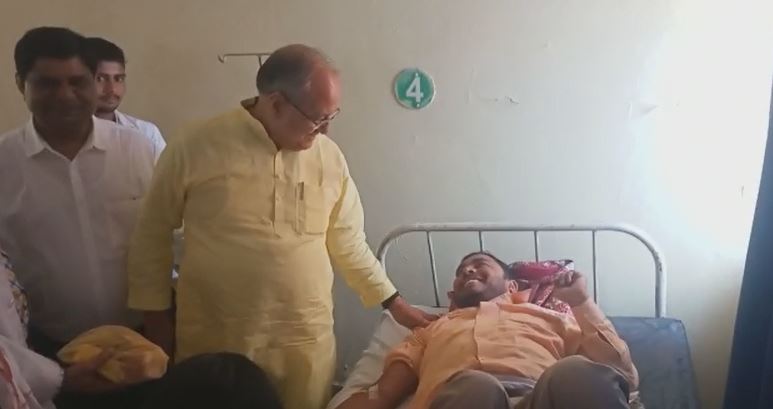 मैनपुरी : सेवा पखवाड़े के तहत पूर्व मंत्री ने किया कोबिड टीकाकरण का शुभारंभ