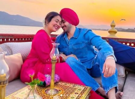 दिवाली के साथ अपनी वेडिंग एनिवर्सिरी भी नेहा कक्कड़ और रोहनप्रीत सिंह की सेलिब्रेट