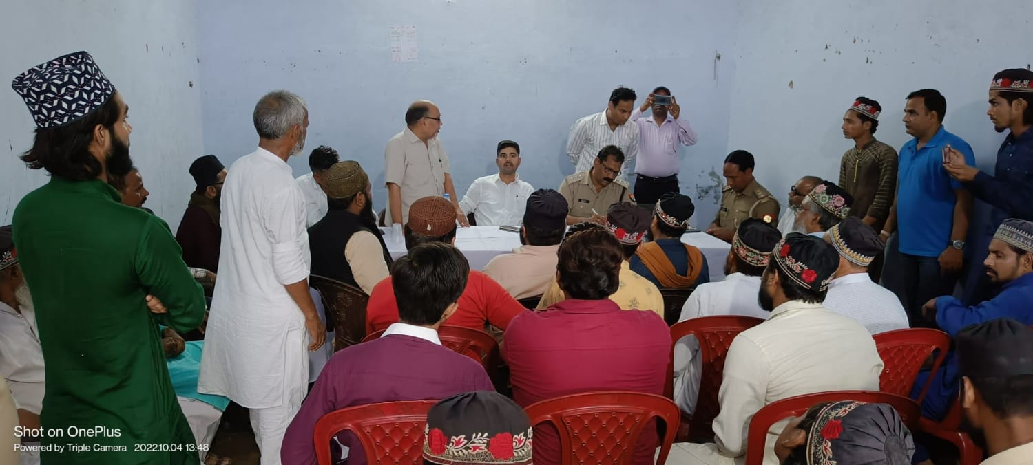 पीलीभीत : पुलिस अधीक्षक के निर्देशन में आगामी त्यौहार बारावफात जुलूस के शांति पूर्वक आयोजन के संबंध में थाना कोतवाली क्षेत्रान्तर्गत पीस कमेटी मीटिंग का किया गया आयोजन।