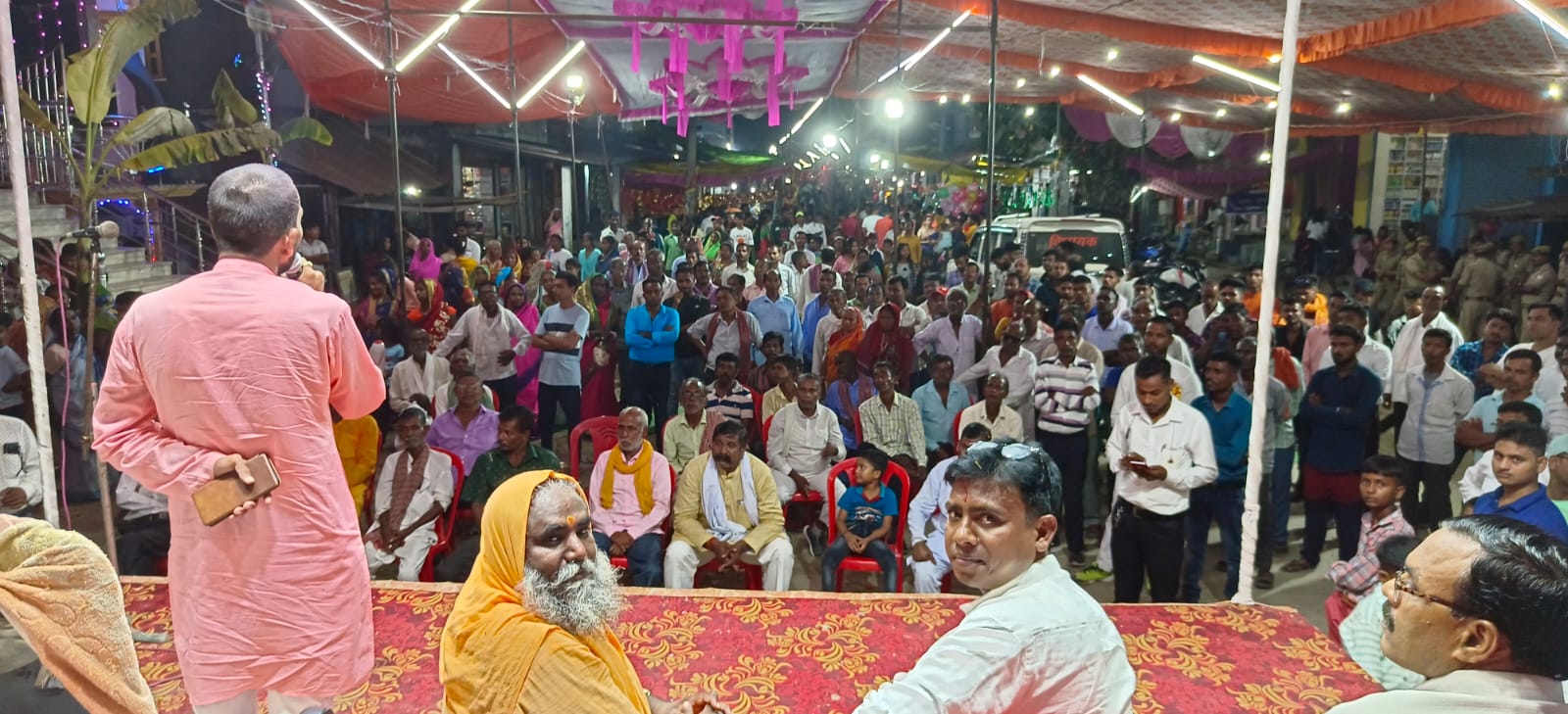 पीलीभीत : दुर्गा पूजा मेला में पहुंचे बरखेड विधायक प्रवक्ता नंद व प्रमुख प्रतिनिधि आशुतोष दीक्षित का जोरदार हुआ स्वागत।