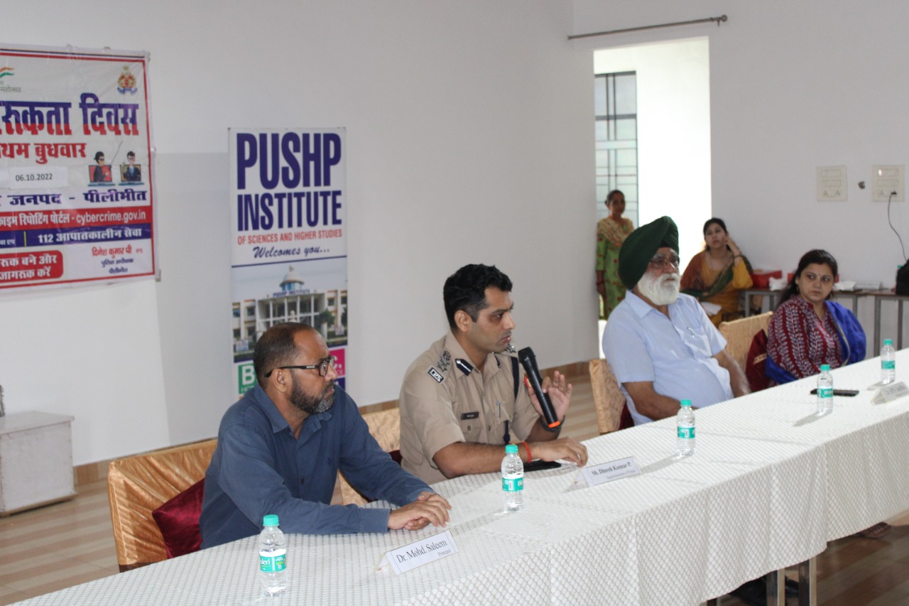 पीलीभीत:पुलिस अधीक्षक द्वारा साइबर जागरूकता दिवस वर्षगांठ के अवसर पर छात्र-छात्राओं को साइबर अपराधों के प्रति किया जागरूक।