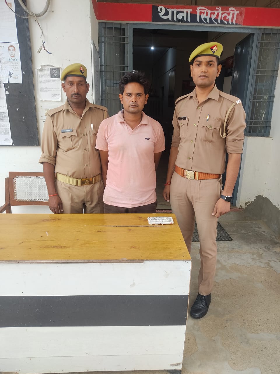 बरेली : सिरौली पुलिस ने सोशल साइट पर आपत्तिजनक पोस्ट करने वाले आरोपी को हिरासत में लिया।