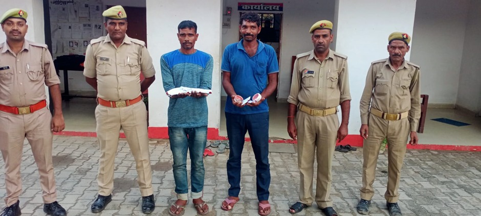 सीतापुर :चोरी के सामान के साथ 02 चोर गिरफ्तार ,अवैध शस्त्र बरामद