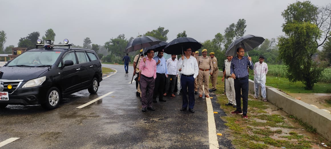 पीलीभीत:जिलाधिकारी द्वारा तहसील बीसलपुर क्षेत्रान्तर्गत ग्राम रम्पुरा नौगवां का किया गया स्थलीय निरीक्षण।