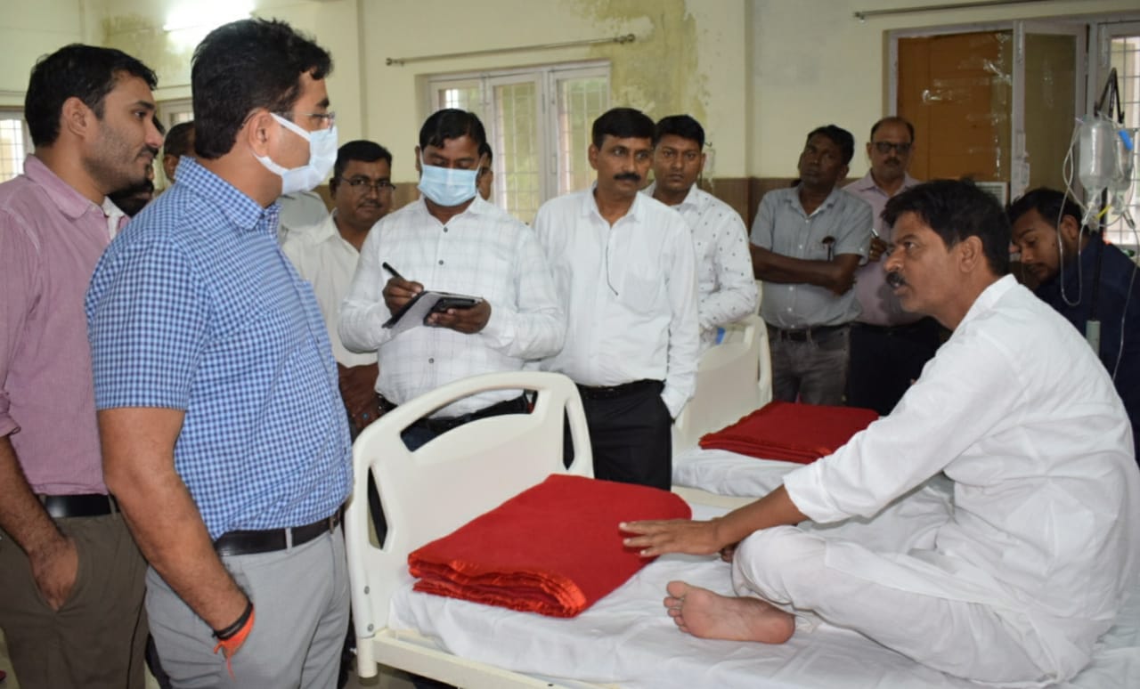 प्रयागराज-जिलाधिकारी ने स्टैनली रोड़ पर स्थित एएमए ब्लड बैंक का किया निरीक्षण, दिए आवश्यक दिशा-निर्देश