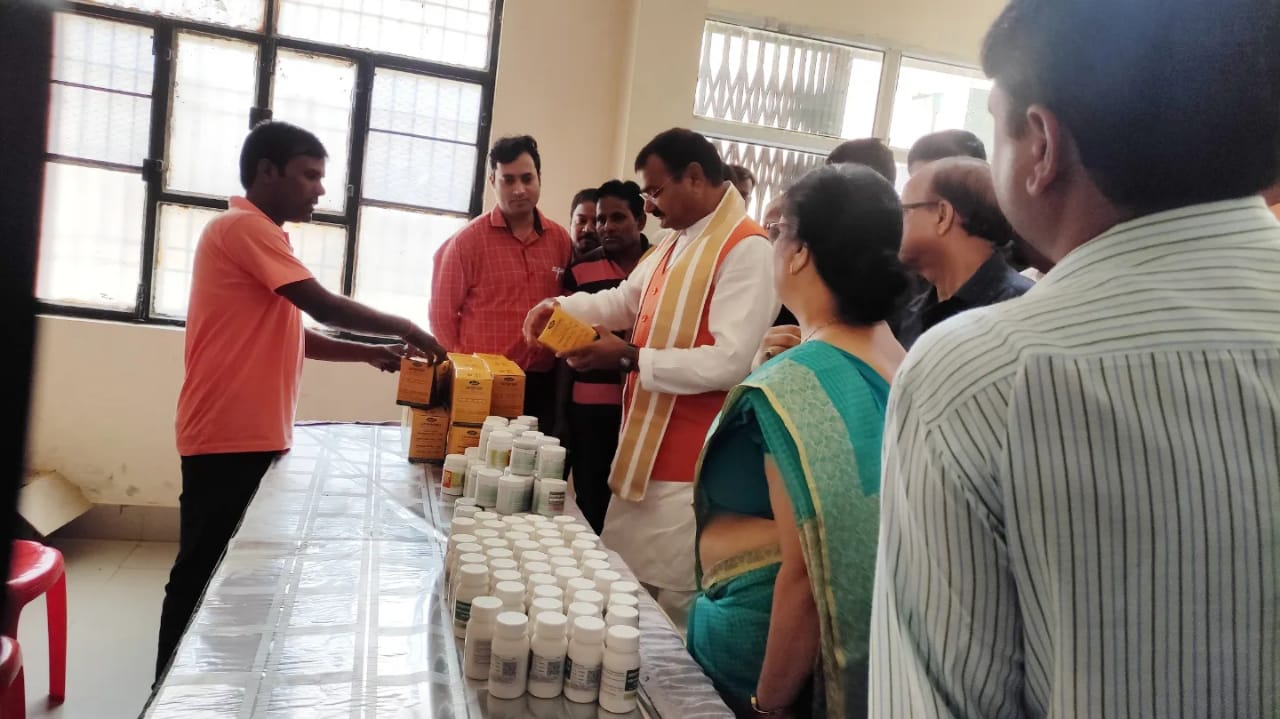 पीलीभीत:राज्यमंत्री ने राष्ट्रीय आयुर्वेद दिवस के उपलक्ष्य पर ‘‘मेरे दैनिक जीवन में आयुर्वेद’’ विषय पर भाषण प्रतियोगिता किया गया उद्घाटन।