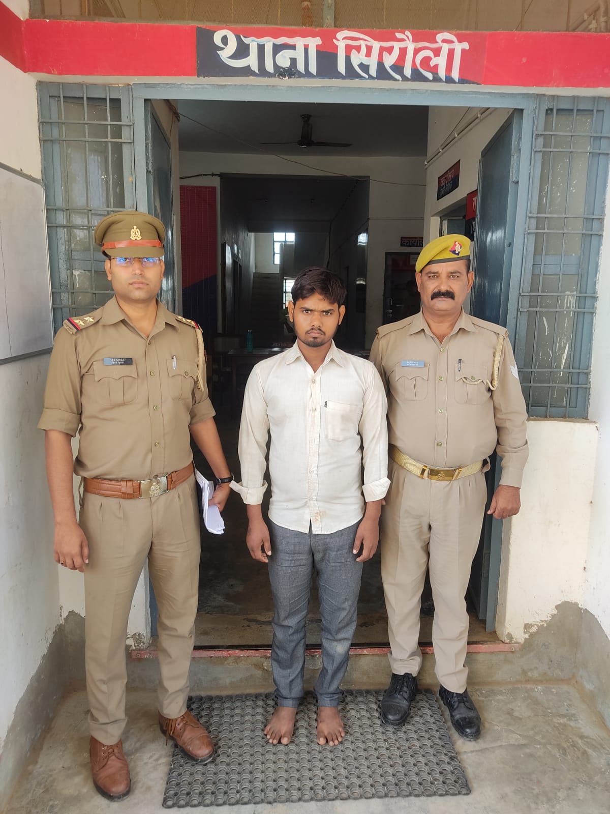 बरेली - थाना सिरौली पुलिस ने मादक पदार्थ के साथ तस्कर को किया गिरफ्तार।