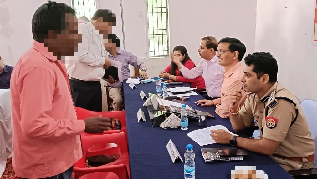 पीलीभीत : जिलाधिकारी एवं पुलिस अधीक्षक ने सम्पूर्ण समाधान दिवस के अवसर पर सुनीं जनता की समस्याएं।