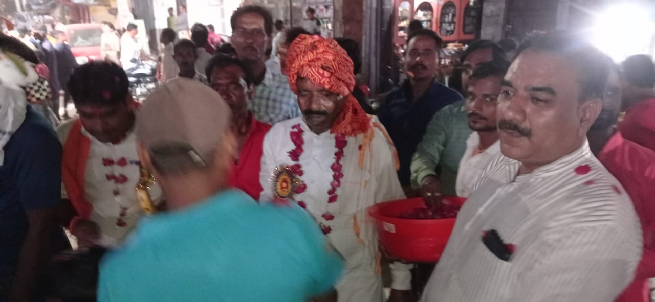 आँवला/बरेली - सिरौली नगर पंचायत में बड़े धूमधाम से निकाली गई वाल्मीकि शोभा यात्रा।