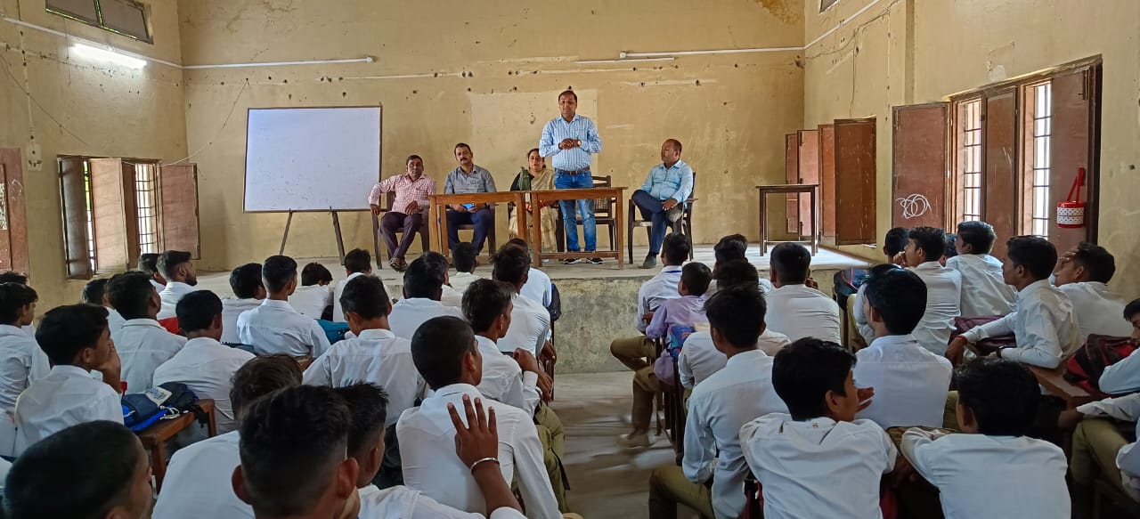 फर्रुखाबाद: म्युनिसपल इंटर कॉलेज में छात्रों को संचारी रोगों के प्रति किया जागरूक 21 तक चलेगा दस्तक अभियान