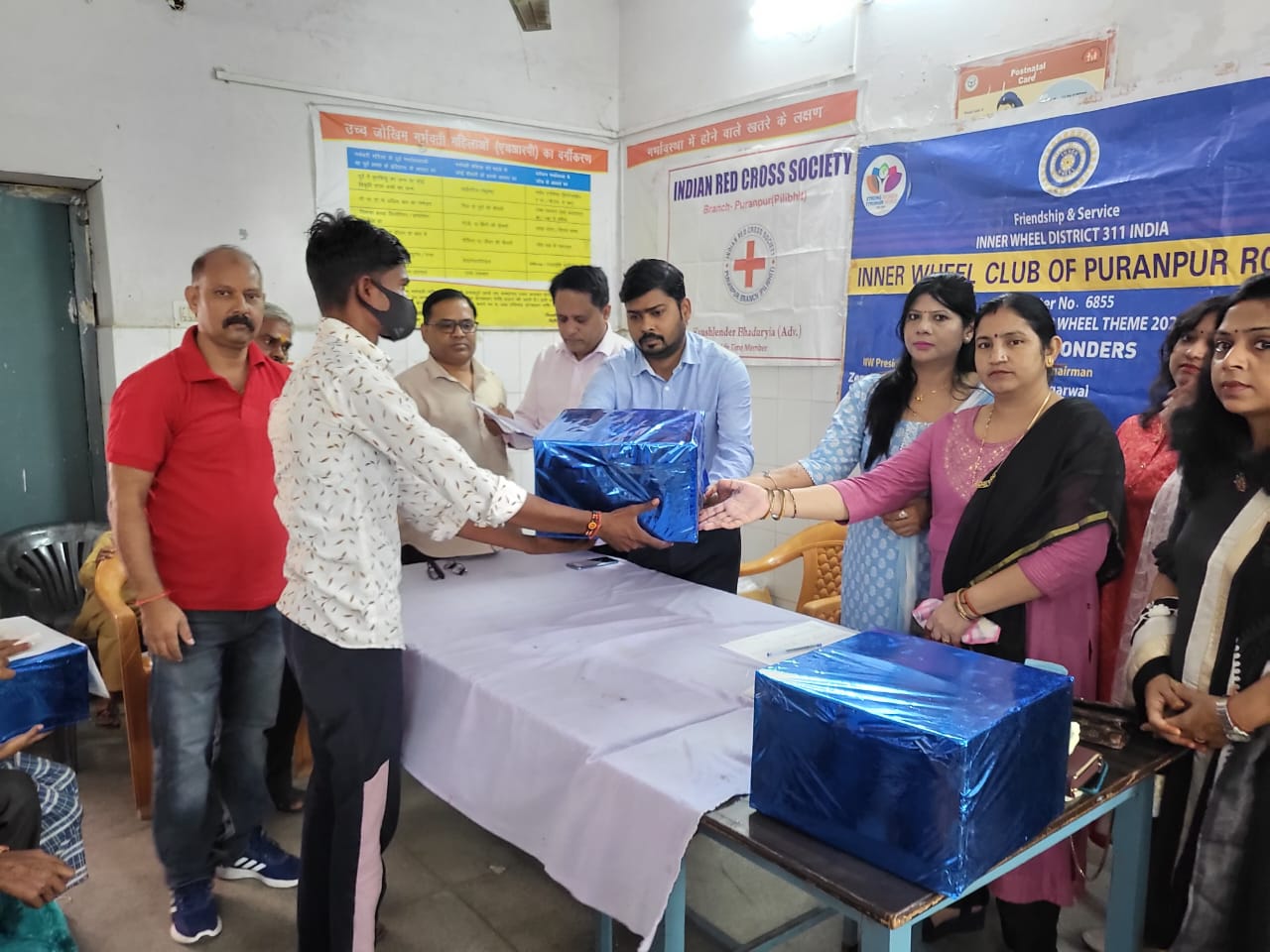 पीलीभीत : सामुदायिक स्वास्थ्य केंद्र पूरनपुर में जाकर टीवी से ग्रसित 5 बच्चों को पौष्टिक आहार की किट वितरण किए।