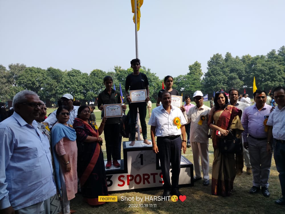 फर्रुखाबाद : - दो दिवसीय 65 वी माध्यमिक विद्यालय की  क्षेत्रीय एथलेटिक्स प्रतियोगिता सीपीवीएन कायमगंज के ग्राउंड पर प्रारम्भ हई ।