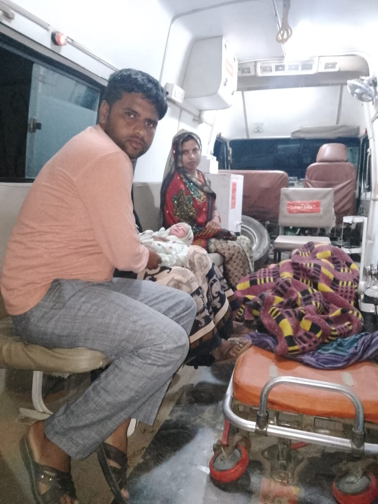 औरेया :अस्पताल ले जाते समय एंबुलेंस में गूंजी किलकारी