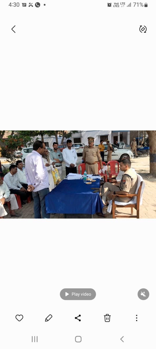 फर्रुखाबाद: थाना मऊ दरवाजा समाधान  दिवस मैं एसपी व डीएम ने ग्रामीण व शहरी फरियादियों की शिकायतों का निस्तारण किया