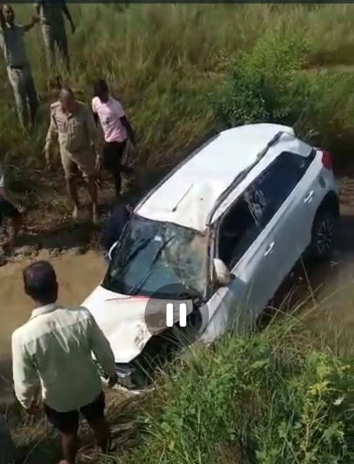 सिद्धार्थनगर-थाना मोहाना क्षेत्रान्तर्गत ग्राम खैरहवा सेअहिरौली जा रही वाहन अनियंत्रित होकर नहर में गिर गई
