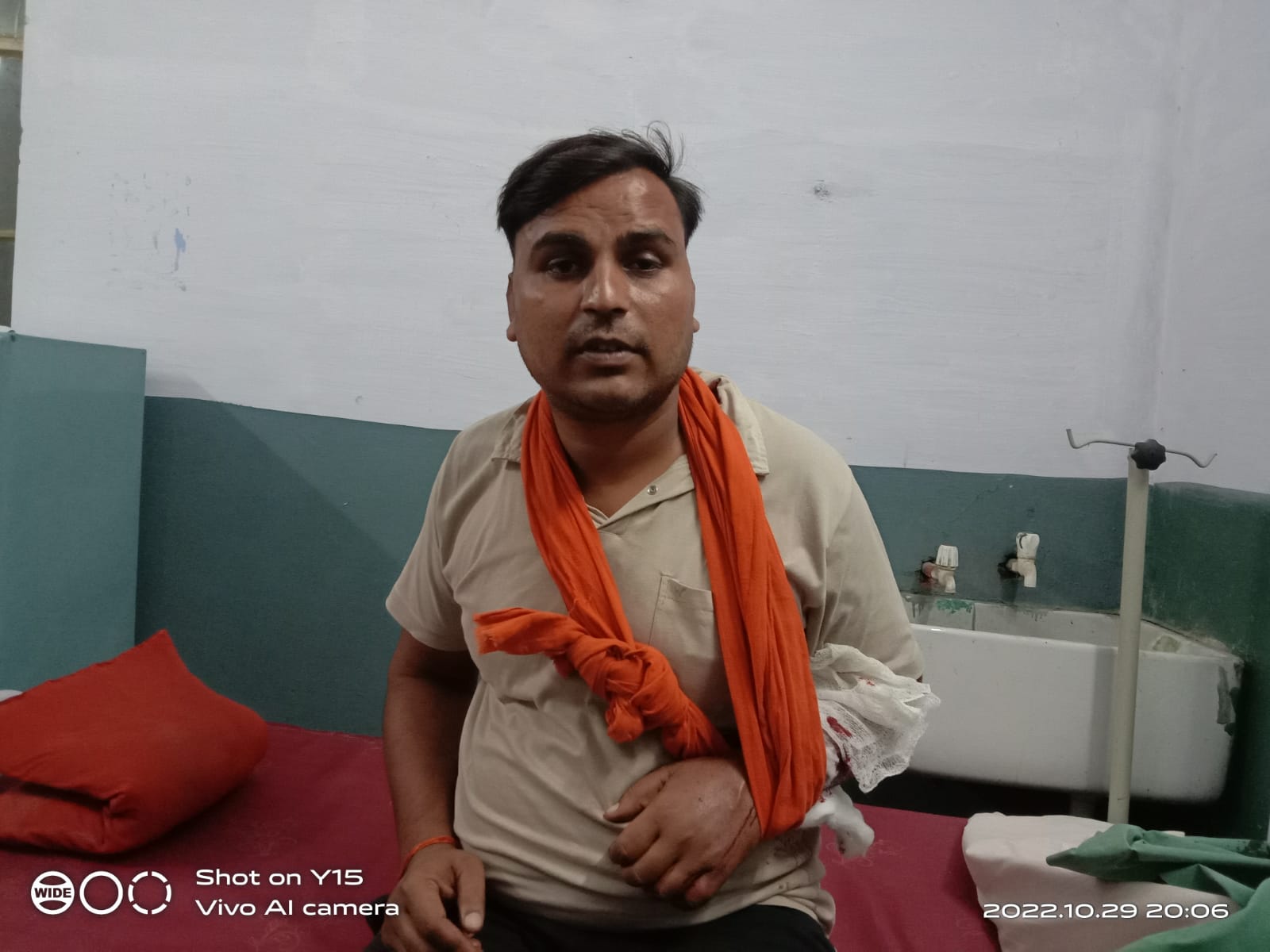 बरेली - आँवला के सीमावर्ती गांव मनौना में मामूली विवाद में गोली मारने का लगाया आरोप,आँवला पुलिस जांच जुटी।