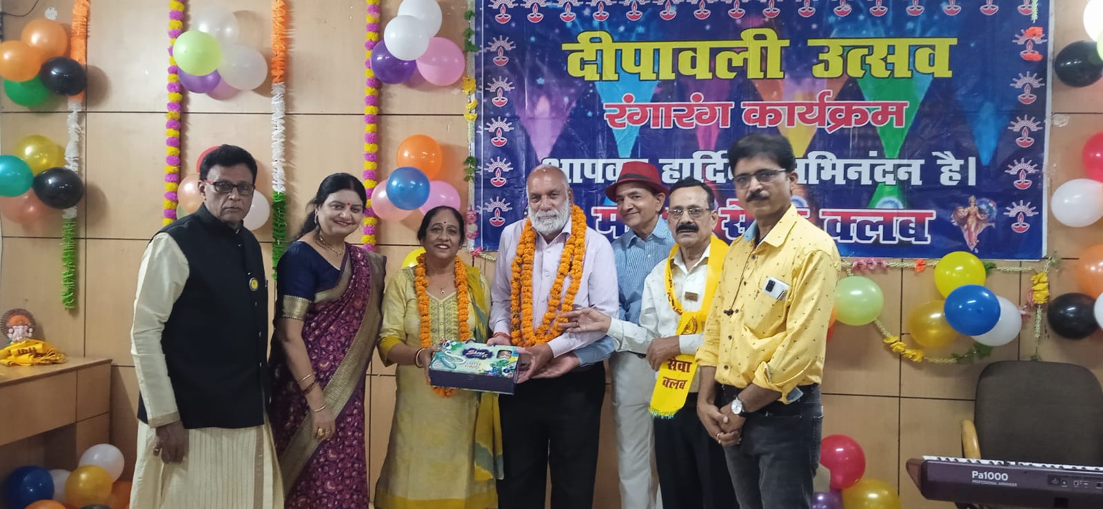 बरेली :दीवाली कार्यक्रम मे एक दिया शहीदों के नाम जला शहीदों को दी श्रद्धांजलि