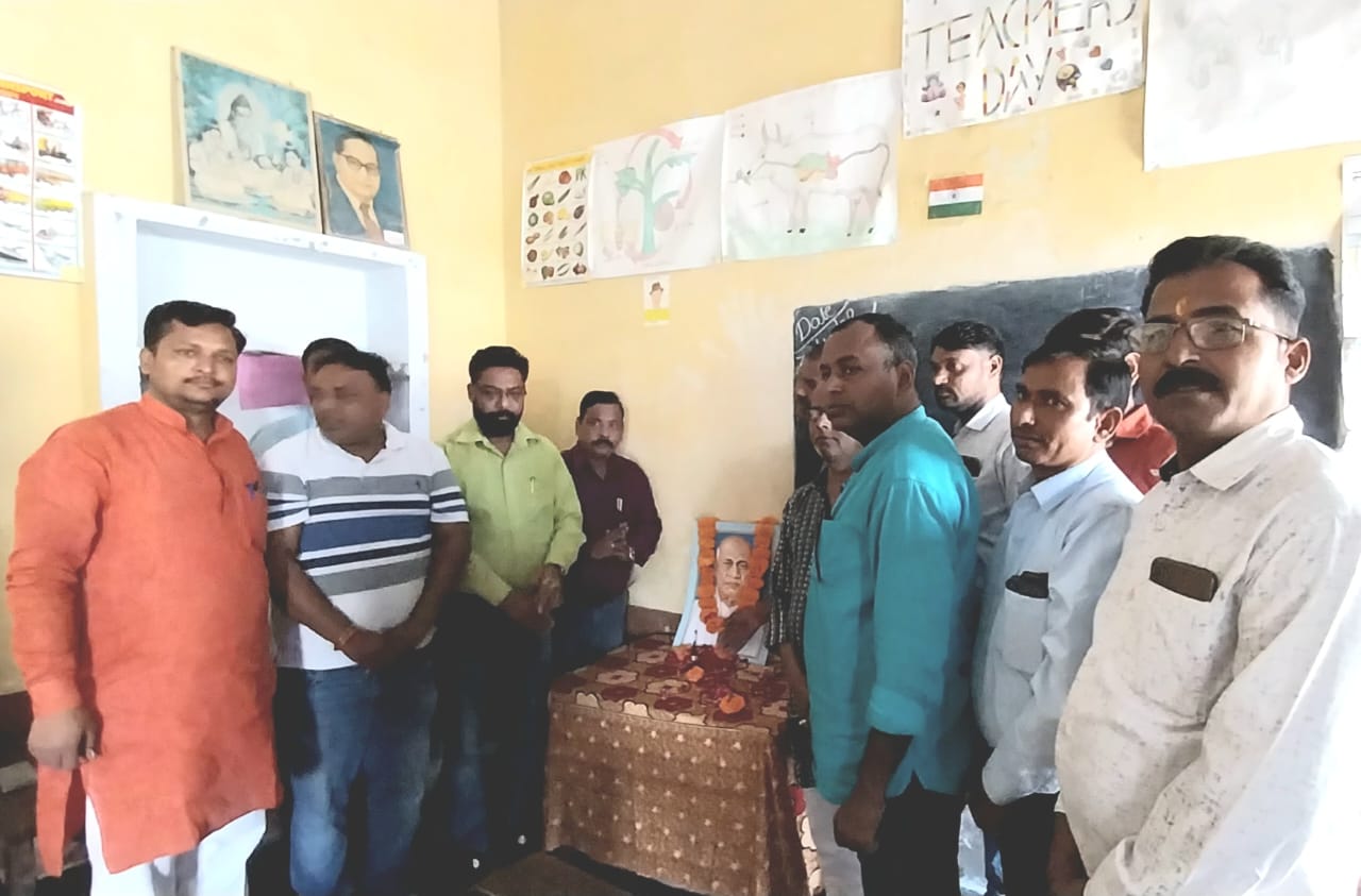 बरेली:फतेहगंज पश्चिमी मे 27 बूथों पर भाजपाइयों ने सरदार वल्लभ भाई पटेल की 147वीं जयंती पुष्प अर्पित कर मनाई