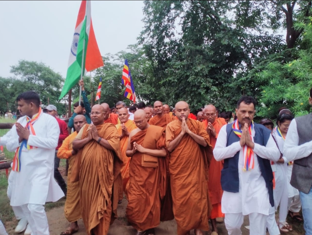 फर्रुखाबाद : संकिसा में  तथागत बुद्ध की निकाली गई महाधम्म यात्रा