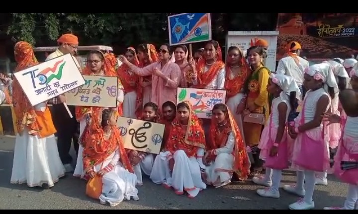 बरेली :गुरु नानक देव जी के प्रकाश पर्व निकाला गया संकीर्तन
