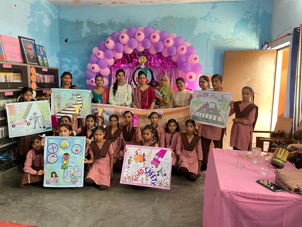 पीलीभीत : महिला कल्याण विभाग द्वारा संचालित वन स्टॉप सेंटर जिला चिकित्सालय में गांधी जयन्ती के अवसर पर समस्त कर्मचारियों ने खुशी एवं उल्लास से बापू जी का जन्मदिन मनाया गया।