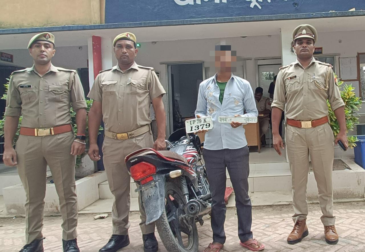 पीलीभीत:उधार के पैसे वापस न करने पर हत्या की घटना कारित करने वाले 01 वांछित अभियुक्त को थाना न्यूरिया पुलिस ने किया गिरफ्तार।