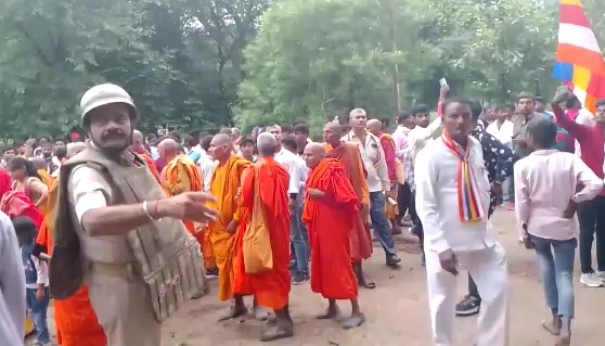 फर्रुखाबाद : बरसात में भी संकिसा में उमड़ा आस्था का सैलाब, शांति पूर्वक मना कार्यक्रम