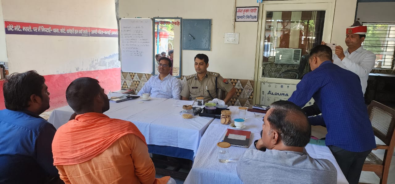 पीलीभीत:जिलाधिकारी एवं पुलिस अधीक्षक ने थाना समाधान दिवस के अवसर पर की गई जनसुनवाई।