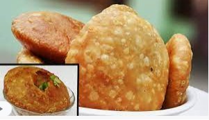 घर पर इस तरह बनाएं टेस्टी आलू कचौरी