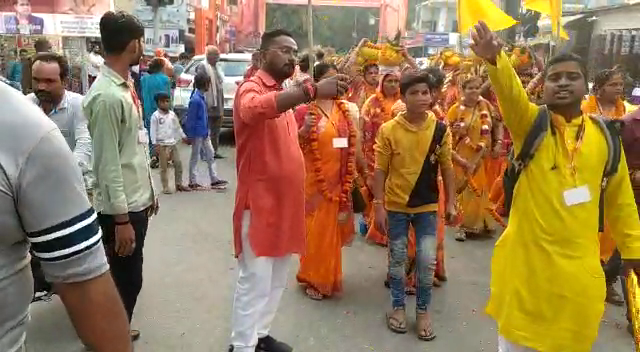 बरेली - वन मंत्री डॉ अरुण कुमार ने दिखाई हरी झंडी 551 महिलाओं द्वारा निकाली गई भव्य कलश यात्रा